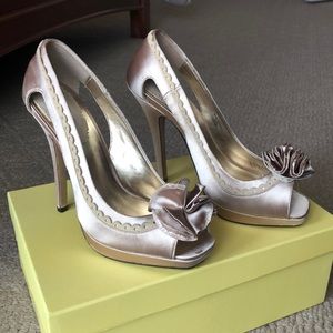 Max Studio women’s satin shoes.